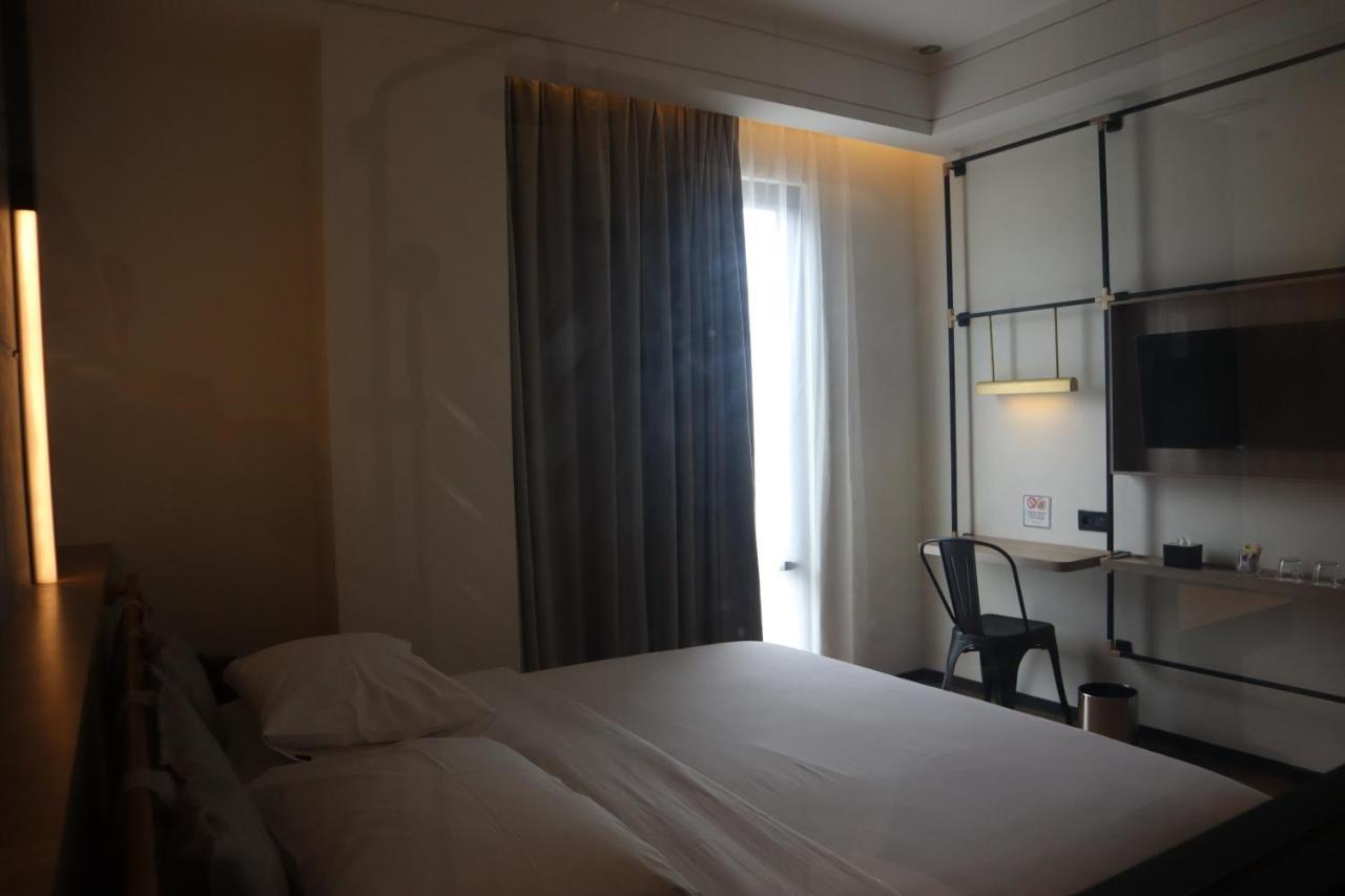 Gaia Hotel Ternate Exterior foto